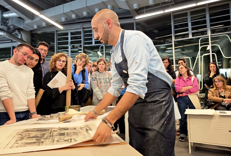 Ramón Freire photoetching workshop with polymer plate into FIG Bilbao